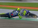 valentino-rossi-terjatuh.jpg