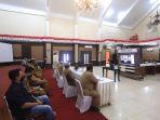 video-conference-bupati-karimun-soal-pendistribusian-sembako-terdampak-covid-19.jpg