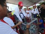 wakil-gubernur-kepri-suryo-respationo-mengundi-hadiah.jpg