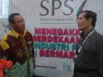 wakil-ketua-bp-batam-jon-arizal-berbincang-dengan-kepala-sps-pusat-m-ridlo-eisy.jpg