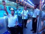 wali-kota-batam-rudi-mengecek-kondisi-kendaraan-bus-trans-batam-yang-merupakan-hibah-dari-kemenhub_20160601_213014.jpg