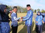 wali-kota-tanjungpinang-syahrul-memberikan-bantuan-kepada-anggota-kopri.jpg