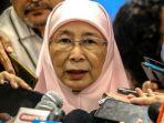 wan-azizah.jpg
