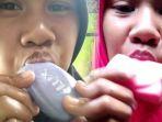 wanita-makan-sabun.jpg