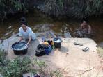 warga-rempang-cate-mandi-dan-mencuci-air-bersih_20160330_143914.jpg