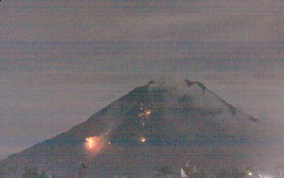 Foto Detik-detik Meletusnya Gunung Sinabung - Sinabung_Meletus01-DEDY_SINUHAJI.jpg