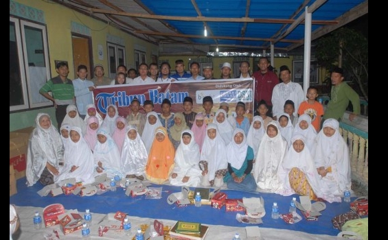 Tribun Adventure Sahur Bersama di Ponpes Roudlatul Quran di Tanjungpiayu - Saur_bersama_tribun_1.jpg