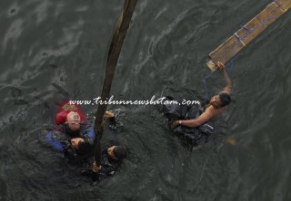 Proses Evakusi Suzuki APV di Dam Sei Ladi (Foto) - a_2101_Mobil_Jatuh_ke_Danau_vlad_(3)_copy.jpg