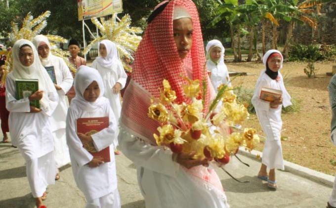 Begini Pawai dan Pesta Jadah Maulid di Pulau Penyengat - 02._Pawai_Maulid_Nabi_di_Pulau_Penyengat_.jpg