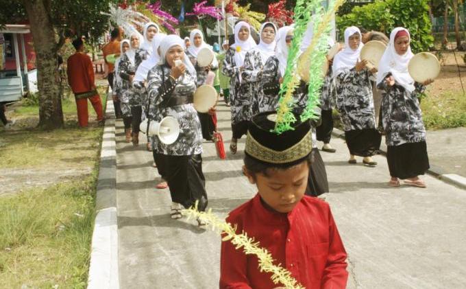 Begini Pawai dan Pesta Jadah Maulid di Pulau Penyengat - 03._Pawai_Maulid_Nabi_di_Pulau_Penyengat_.jpg