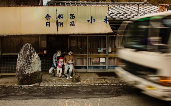 Haaa, Penghuni Dusun Ini Sebagian Besar Boneka Sawah - e9hyHkaRFZdDV_jLZuTS6jceT_Pq22gwDjv_AUGpF-L4OgnpMUp9wtHkmX0X_MqS13pAIHE3xuZ6X79pDw6hrw.jpg