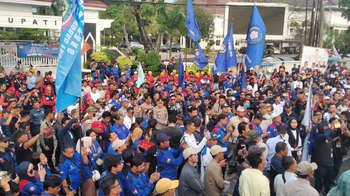 Sudah 3 Tahun Upah Tidak Naik Jadi Alasan Buruh Karawang Bergerak Tuntut Kenaikan UMK 25 Persen