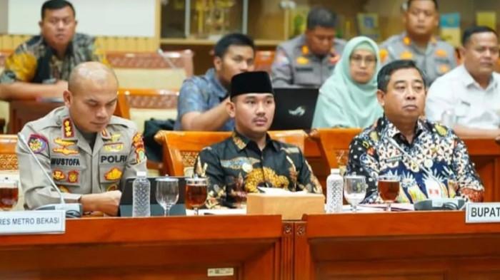Kadisperkimtan Dampingi Bupati Bekasi ke DPR RI Bahas Polemik Musala Perumahan