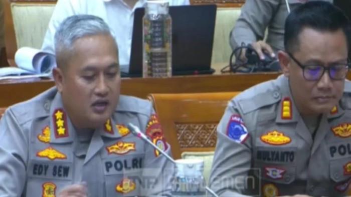 DICOPOT DARI JABATAN- Kapolresta Sleman Kombes Pol Edy Setyanto dicopot dari jabatannya terkait kasus Hogi Minaya. Tidak sendiri, Kasat Lantas Polresta Sleman, AKP Mulyanto juga dicopot dalam kasus tersebut.