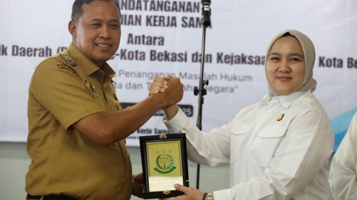 Cegah Masalah Hukum, Kejari Kota Bekasi Dampingi BUMD Lewat Perjanjian Kerja Sama