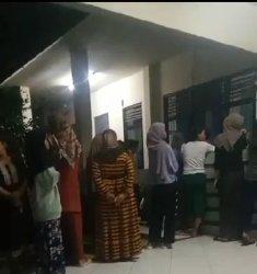 BERITA VIRAL: Puluhan Siswa SMKN 1 Purwasari Kesurupan Massal saat MPLS, Orang Tua Ikut Histeris