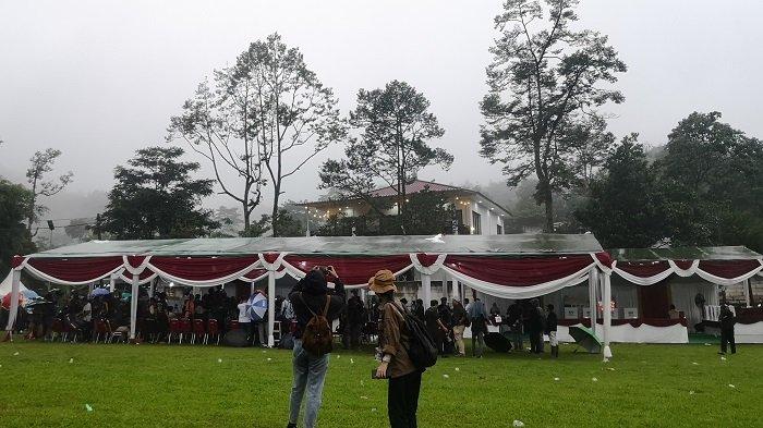 Suasana TPS 33 Bojong Koneng, Lokasi Capres Prabowo Subianto Nyoblos, Sempat Diguyur Hujan