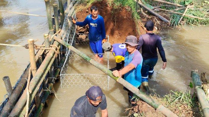 Tanggul Jebol Rusak Ratusan Petak Kolam Ikan Milik Petani di Ciseeng Bogor