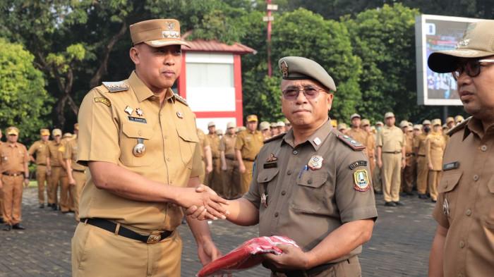 Wali Kota Penyerahan Bendera 2- 11 Ags