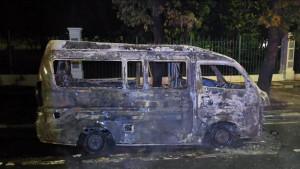 Angkutan-umum-JakLingko-jurusan-Kampung-MelayuPulogadung-ludes-terbakar.jpg
