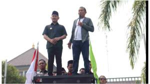 Bupati-Bekasi-Ade-Kuswara-Kunang-bersama-Wakil-Bupati-dr-Asep-Surya-Atmaja.jpg