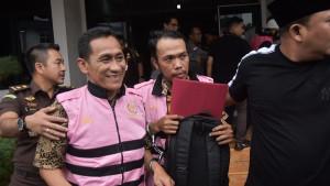 Empat-tersangka-kasus-dugaan-korupsi-dana-desa-Sumberjaya.jpg