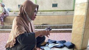 Ijazah-anaknya-terendam-banjir-Diah-menangis.jpg