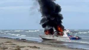 Kapal-patroli-KKP-dibakar-massa.jpg