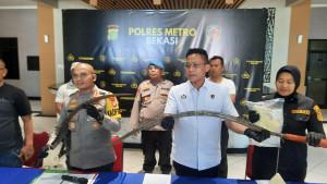 Kapolres-Metro-Bekasi-Kombes-Pol-Mustofa-memberikan-keterangan-pers-pengeroyokan-remaja.jpg