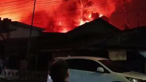 Kebakaran-pabrik-di-Karawang.jpg