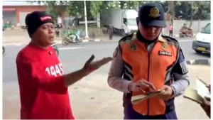 Komedian-Sule-dihentikan-petugas-Dishub-dalam-operasi-Lintas-Jaya.jpg