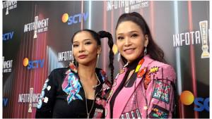 Maia-Estianty-dan-Dita-Mey-Chan-tampil-di-panggung-Infotainment-Awards-2025.jpg