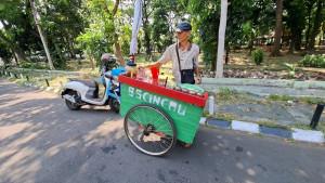 Maman-penjual-es-cincau.jpg