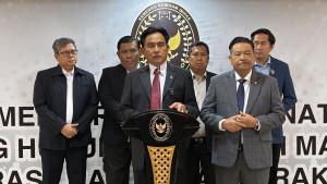 Menteri-Koordinator-Bidang-Hukum-HAM-Imigrasi-dan-Pemasyarakatan-Yusril-Ihza-Mahendra.jpg
