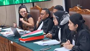 Nikita-Mirzani-menghadiri-sidang-kasus-dugaan-pemerasan-di-PN-Jakarta-SelataN.jpg