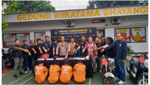 Polisi-mengamankan-dua-pelaku-pencurian-motor-di-Mapolsek-Cikupa.jpg
