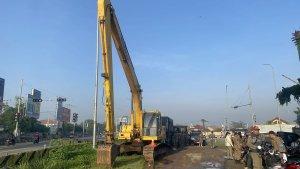 Puluhan-bangunan-liar-di-Kali-Sepak-Tambun-Bekasi-dibongkar.jpg