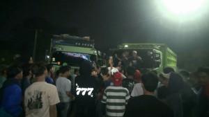 Sopir-truk-tambang-blokir-jalan.jpg