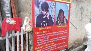 Spanduk-besar-berisi-wajah-dua-pelaku-pencurian-sepeda-terpasang-di-Jalan-H-Sodon-Meruya.jpg