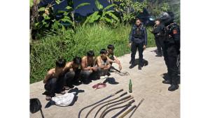 Tim-Sat-Samapta-Polres-Karawang-mengamankan-lima-remaja.jpg