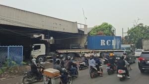 Truk-kontainer-kecelakaan-di-Bekasi.jpg