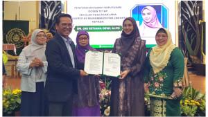 Ustazah-dan-pemain-film-Oki-Setiana-Dewi-resmi-diangkat-menjadi-dosen-tetap.jpg