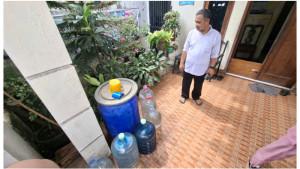 Warga-RT-8-RW-18-Kelurahan-Aren-Jaya-Bekasi-Timur-Kota-Bekasi-terdampak-krisis-air.jpg