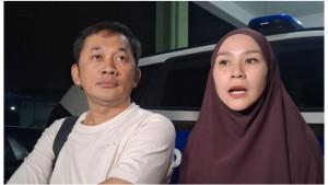 Zaskia-Mecca-bersama-Hanung-Bramantyo-usai-menghadiri-pemeriksaan-di-Denpom-Jaya-2-Cijantung.jpg