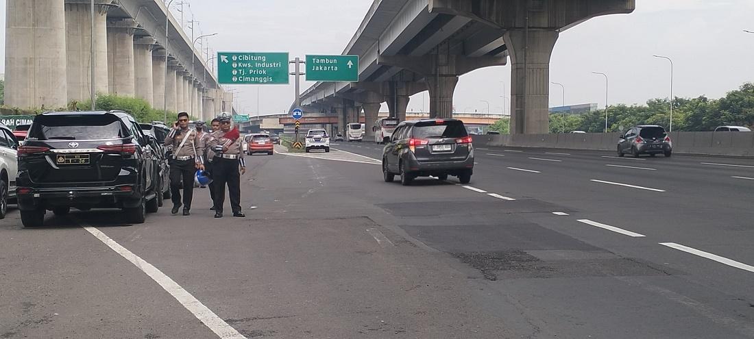 Arus-mudik-di-Tol-Japek-H3-masih-lancar.jpg