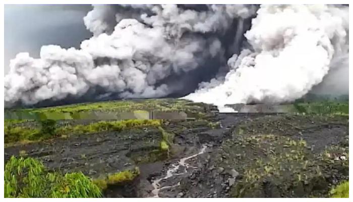 Awan-panas-guguran-tampak-meluncur-dari-puncak-Gunung-Semeru-di-Kabupaten-Lumajang.jpg