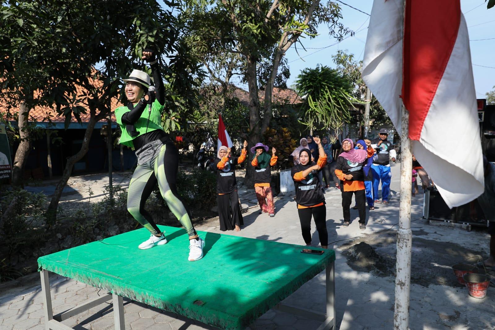 Kowarteg Indonesia Pendukung Capres Ganjar Pranowo Rangkul Warga Jaga Kebugaran Lewat Senam Bersama