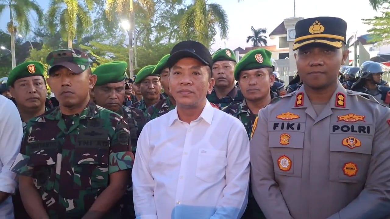 Bupati-Karawang-Aep-apresiasi-demo-tertib.jpg