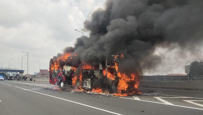 Bus-Terbakar-12-Juni.jpg