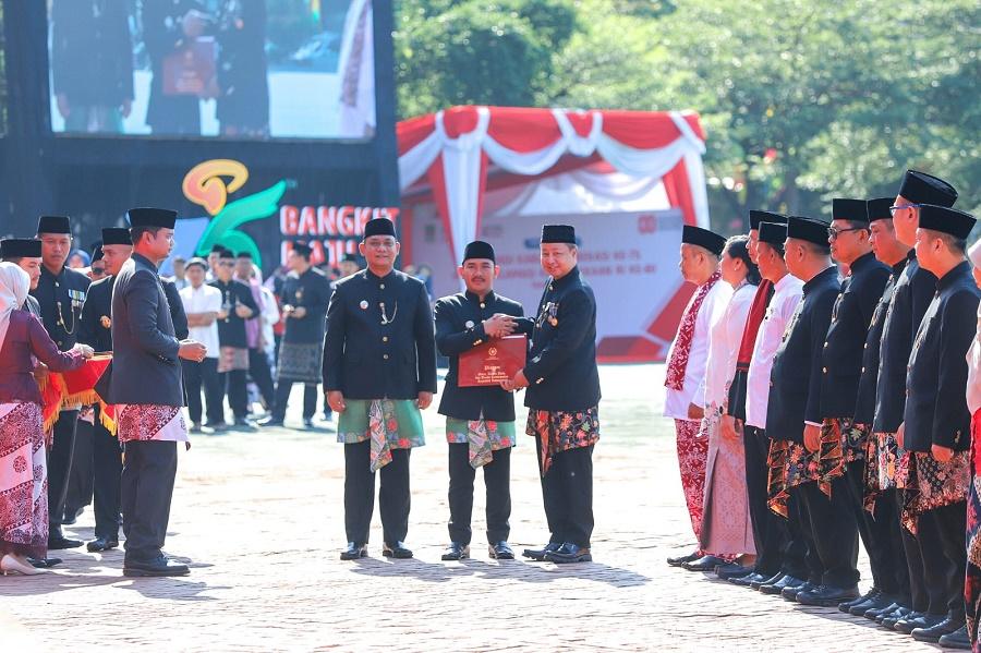 Kadiskominfosantik-Kabupaten-Bekasi-terima-penghargaan.jpg